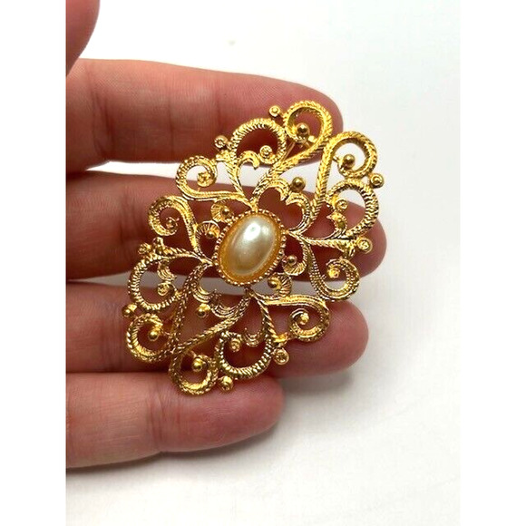 Vintage Scrolled Gold Tone Brooch with Faux Pearl Oval Brooch Pin - Picture 5 of 12